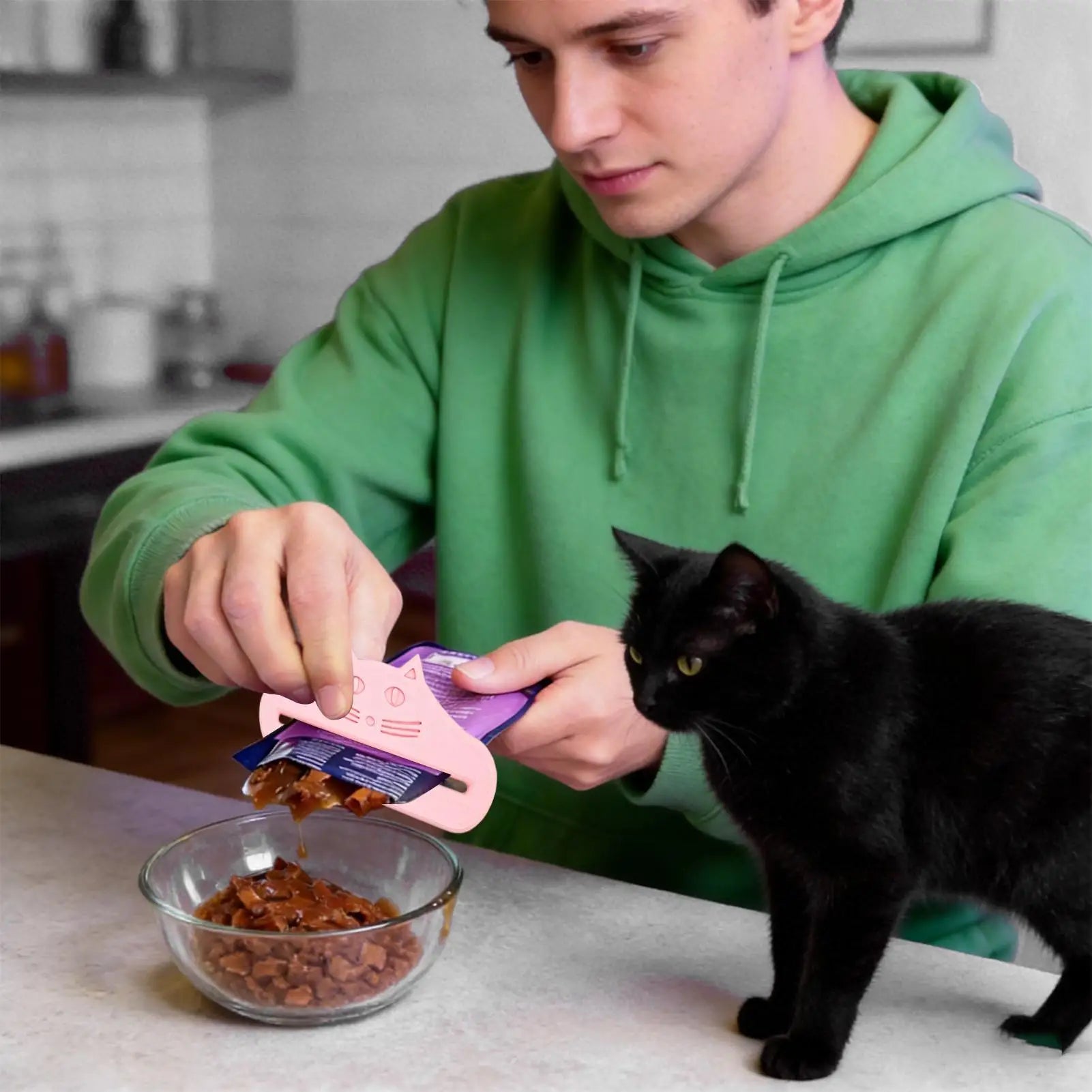 Cat Snack Squeeze Treat Dispenser — Mess-Free Cat Head Squeezer for Wet Food, Meat Sauce & Treat Bags